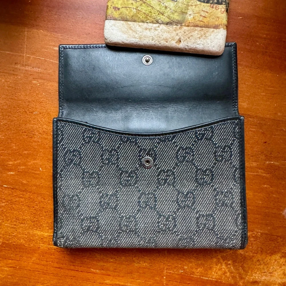 Gucci Vintage Bi-fold Wallet Gray & Black Monogram Canvas & Leather - Picture 4 of 14